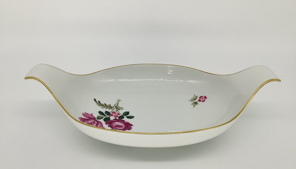 Delicate Porcelain Boat Hunterreuther.Hand painted and excellent condition.24 cm