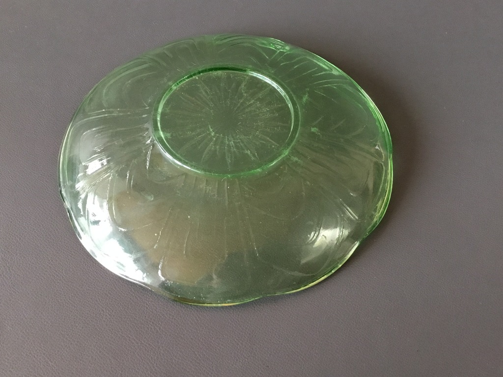 Stikla šķīvis