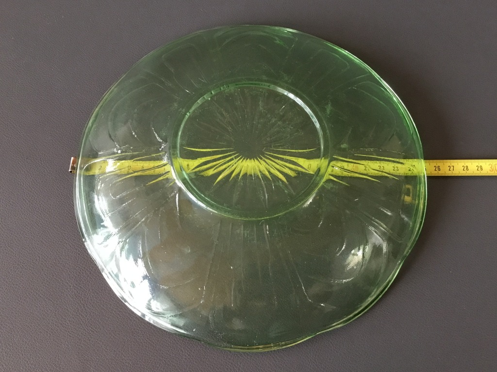 Stikla šķīvis