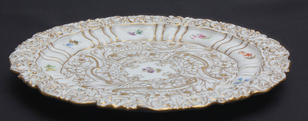 Porcelain plate 