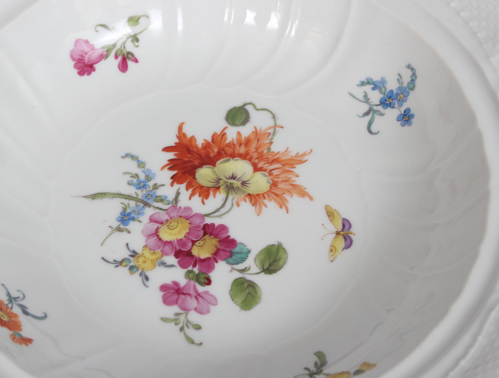 Porcelain serving dish with floral motif