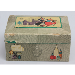 Cardboard box with lid