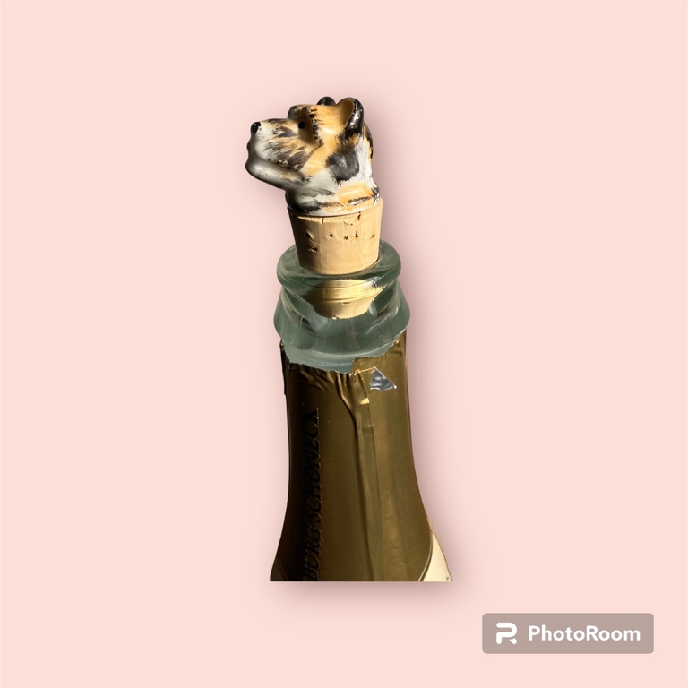 Фарфоровая крышка от бутылки пятнистая собака, h-4,5см