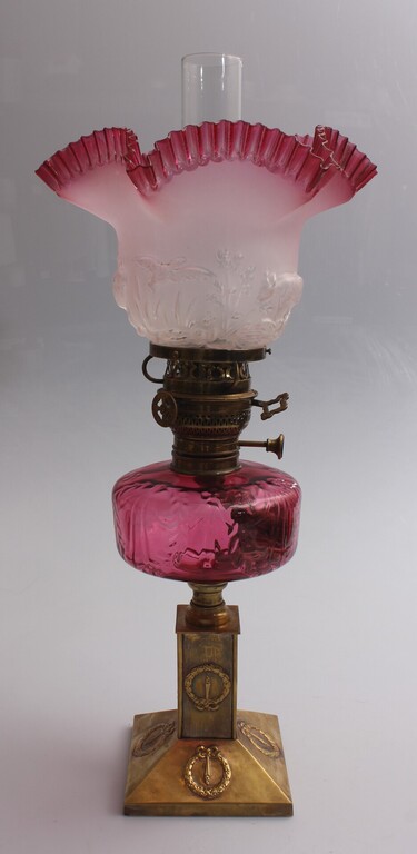 Empire style kerosene lamp