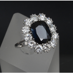 Gold ring with 12 natural diamonds and 1 natural sapphire