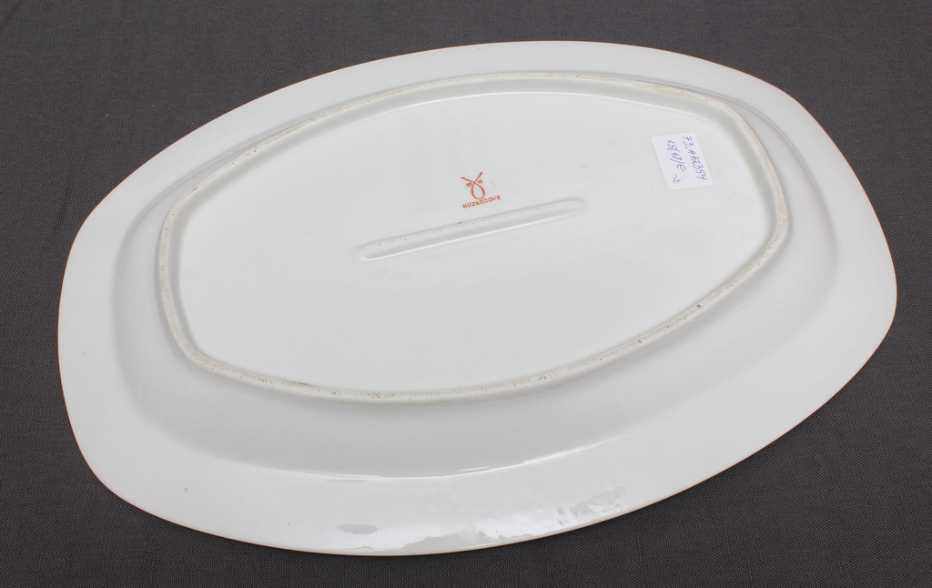 Porcelain serving plate