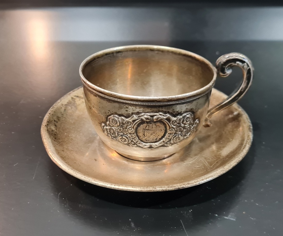 Серебряная чашка для чая/кофе с декором. 107 грамм. 1941 год