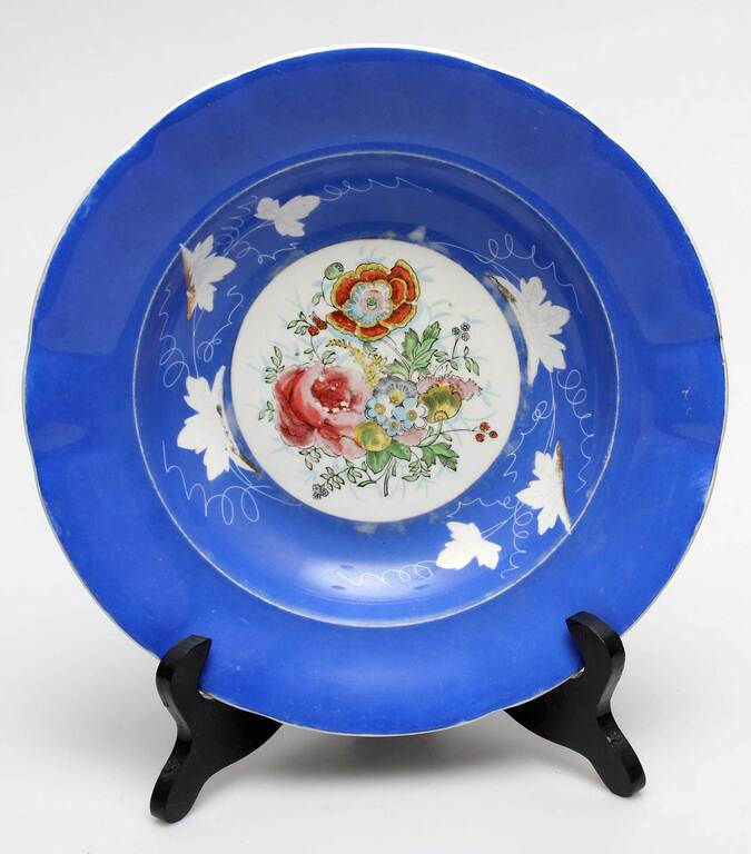 Painted Kuznetsov porcelain plate