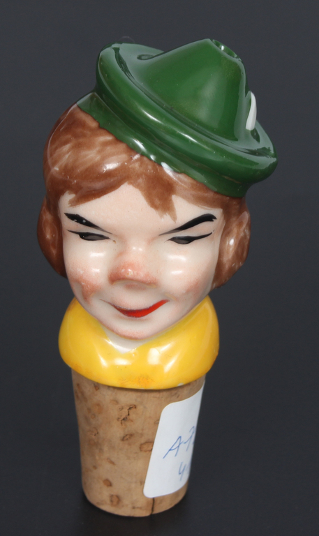 Porcelāna korķis ''Sieviete ar zaļu cepuri un dzeltenu jaku'