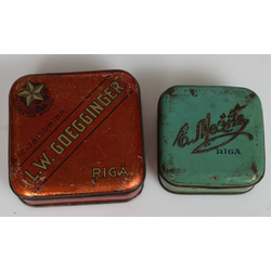 Два металлическиe каробки «Э.Межифс» и «Л.В.Гегингер».