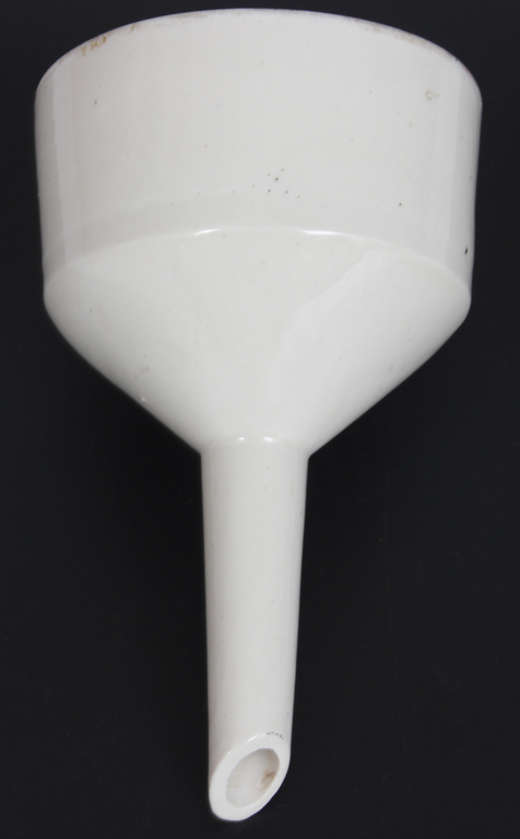 Porcelain strainer