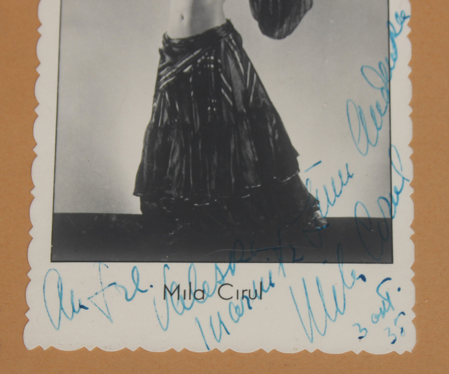 Fotogrāfija  ''Mila Cirul'' ar parakstu