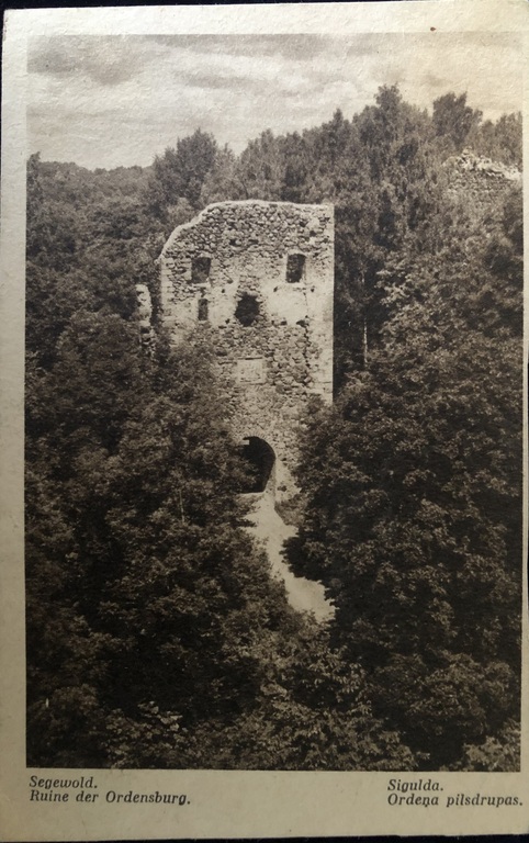 Руины замка Сигулды