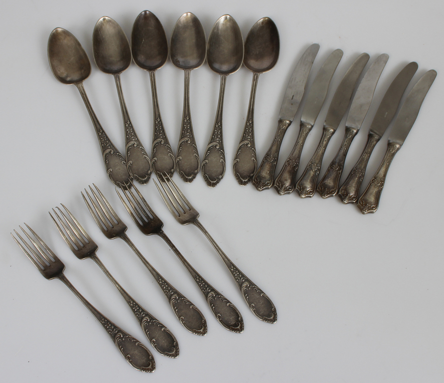 Silver cutlery set (6 knives, 5 forks, 6 spoons)