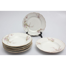 Set of 7 porcelain plates. 