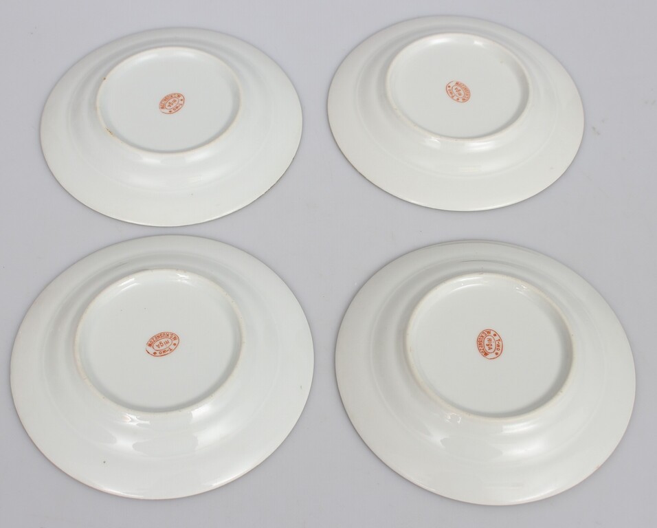 Porcelain saucers (4 pcs)