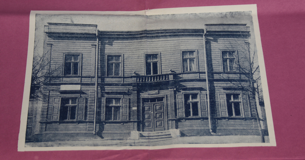 Plakāts ''V.I.Ļeņina memoriāla muzejs... un vairākas brošūras''