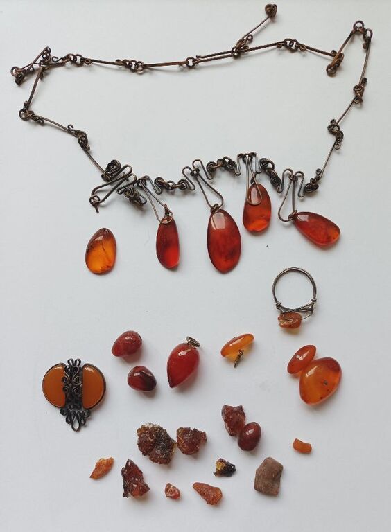 Scrap of amber products