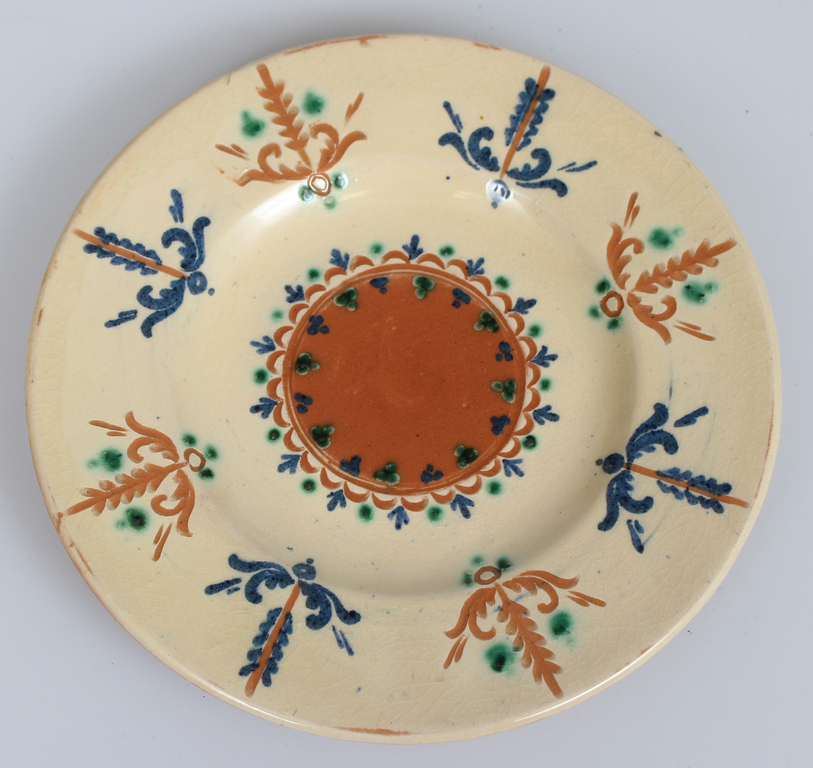 Set of ceramic plates (4 pcs.)