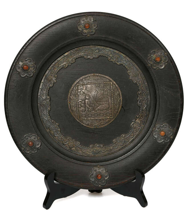 Decorative oak plate with silver finish