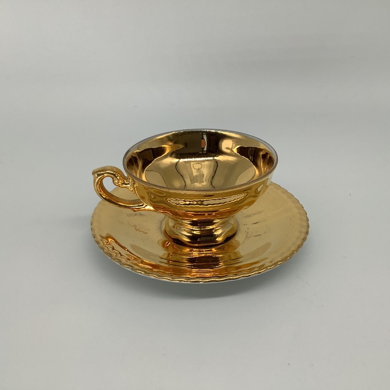 Gold coffee cup with saucer. Ideal beauty. Covered with gold. Germany. Last century.