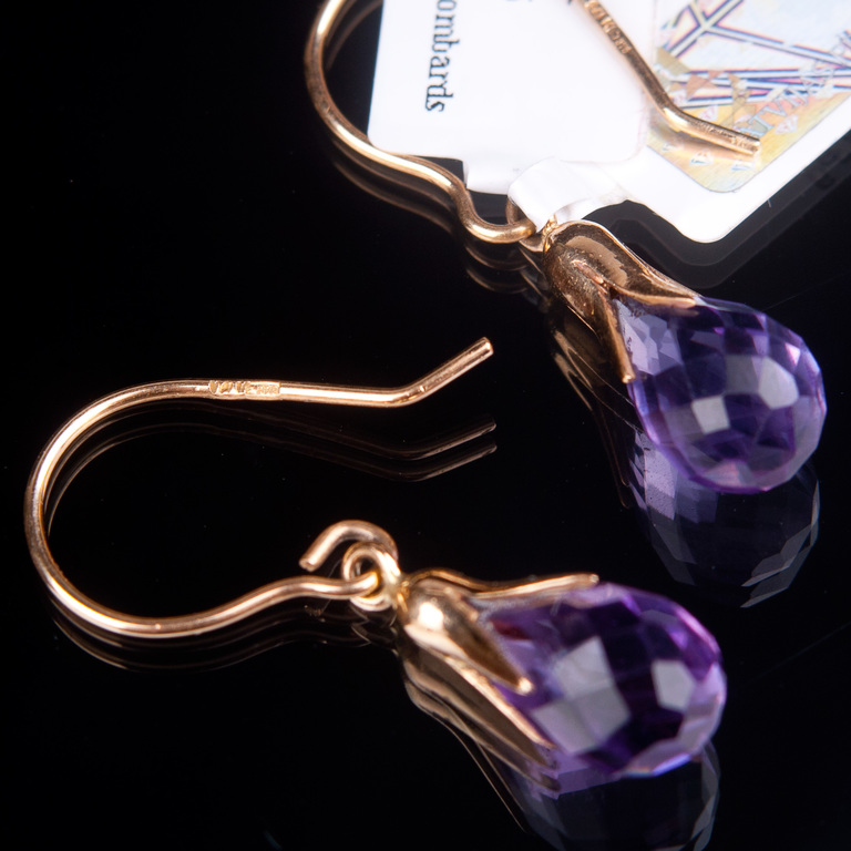 Golden earrings with Aamethysts