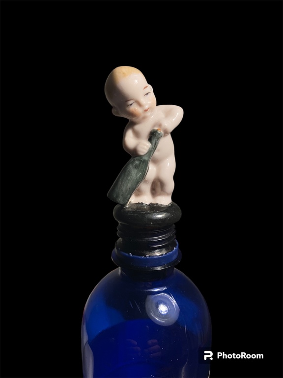 porcelain bottle cap boy with bottle, Goebel Germany i
