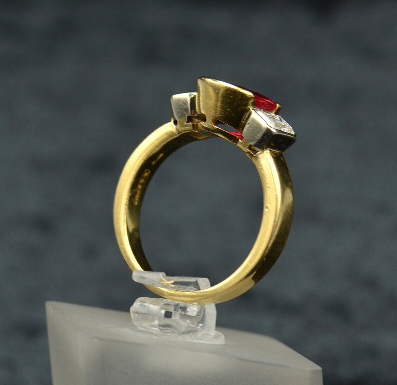 Gold ring with a natural ruby and two natural diamonds