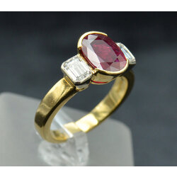 Gold ring with a natural ruby and two natural diamonds