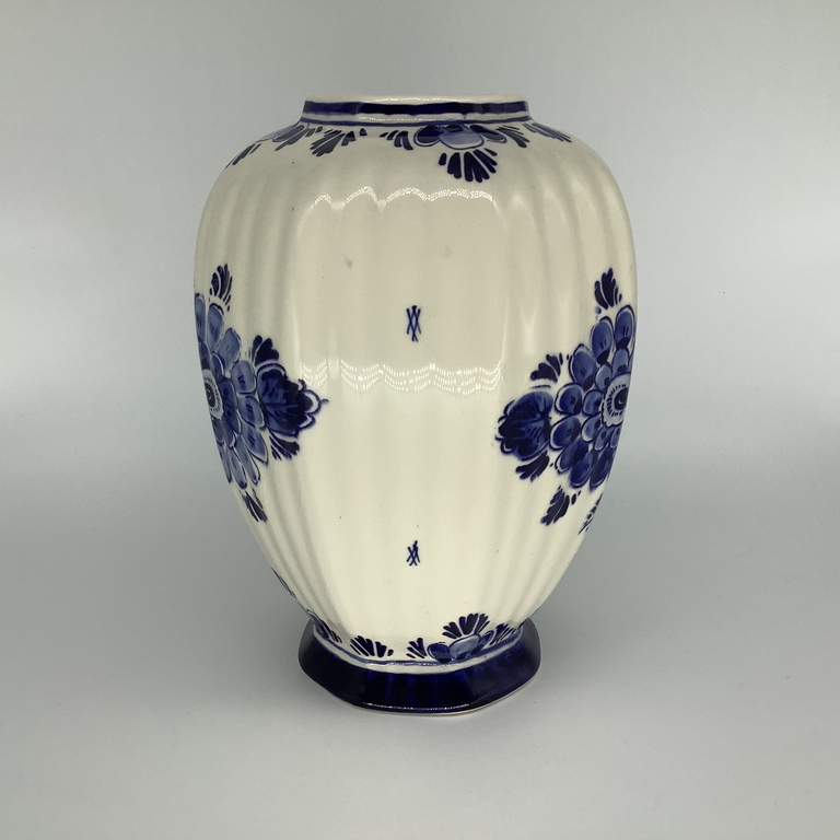 Delft большая ваза с ручной росписью.Кобальт.Подпись автора