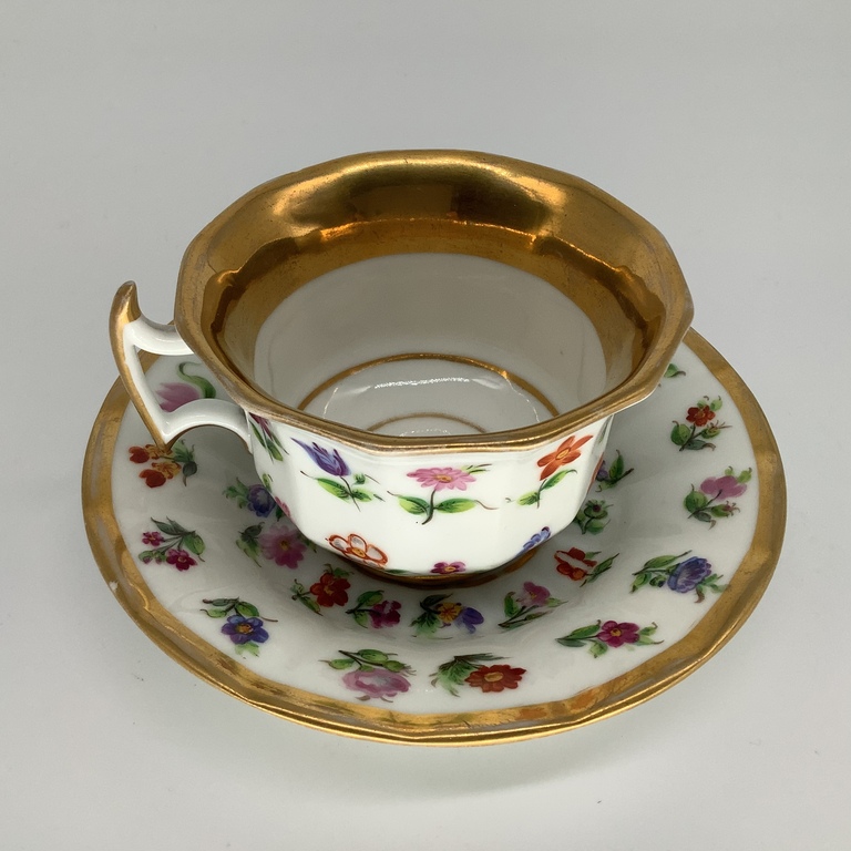 Tējas pāris, brāļu Korņilovu rūpnīca 1900. Roku apgleznotas.No kolekcijas. Brāļu Korņilovu porcelāna rūpnīca. Nav šķembu vai plaisu. Katalogs