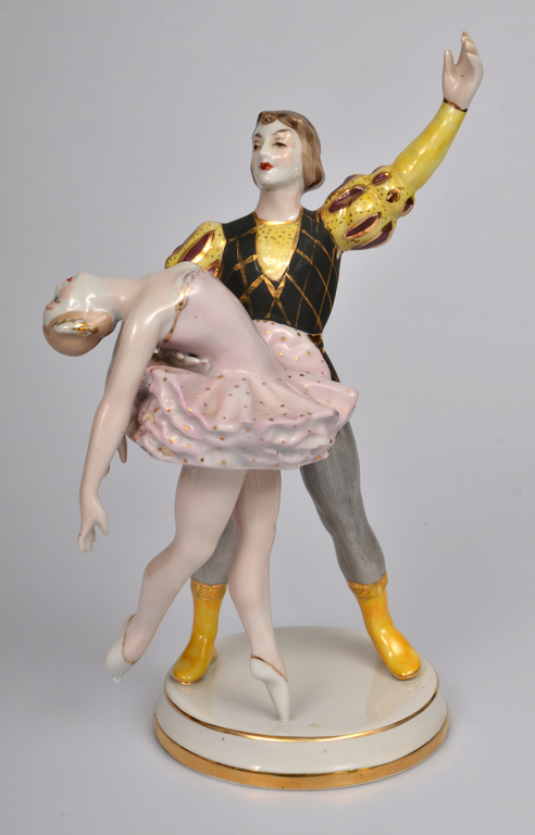 «Адажио» из балета И. П. Чайковского «Лебединое озеро».