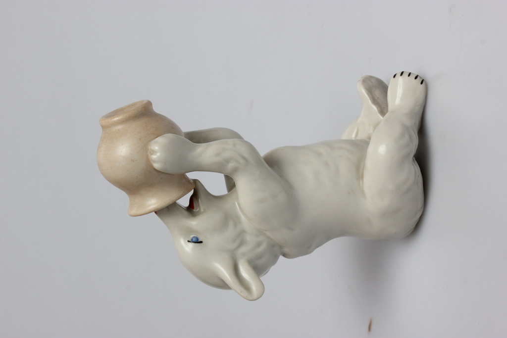 Porcelain figure 