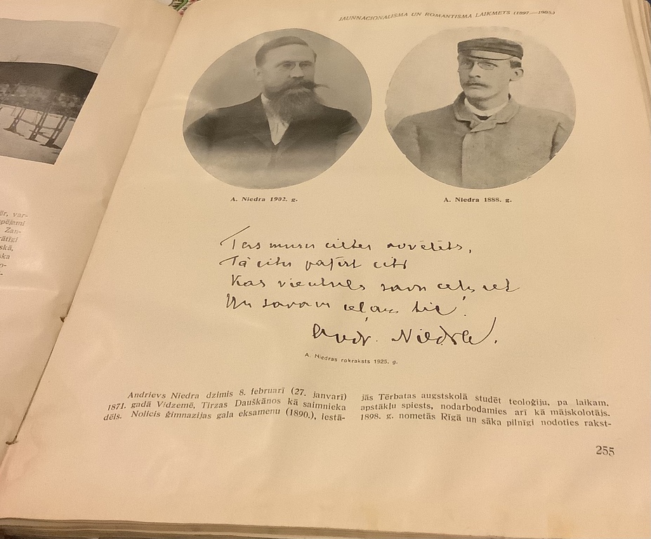 Книга «Латышская письменность в портретах» 1926 год. Рига, издательство «Лета». Автор Альберт Пранде. 26,5x22,7x2,7 см. Со 128 изображениями.