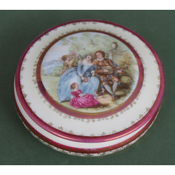 Painted porcelain box