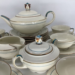 Zeh Scherzer & Co. Porcelain Service and Jaeger & Co. Tea and coffee service for 6 persons.