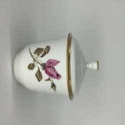 Hünterreuther bonbonniere.Hand painted.Pink bouquet.Marked and in excellent condition