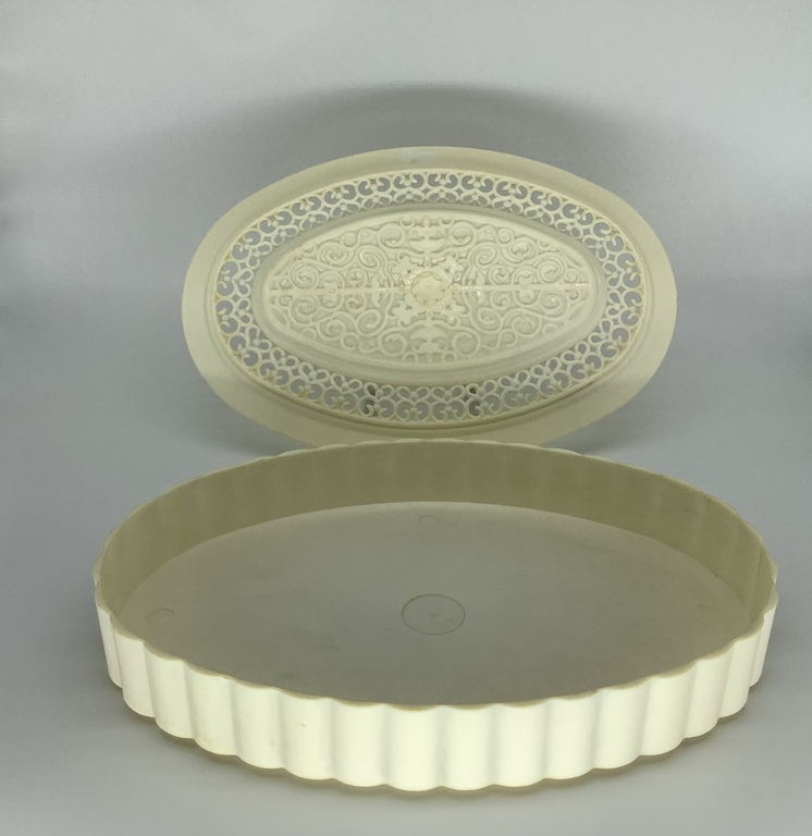 Large jewelry box. Parkesin, ivory-look plastic. (the first plastics.) Carved shape. 2 rubles.