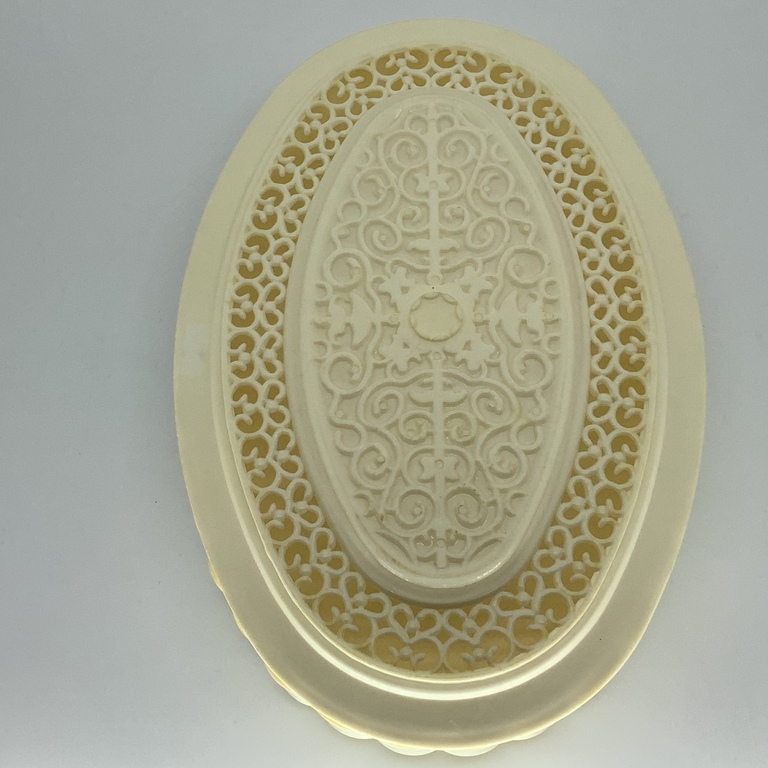 Large jewelry box. Parkesin, ivory-look plastic. (the first plastics.) Carved shape. 2 rubles.