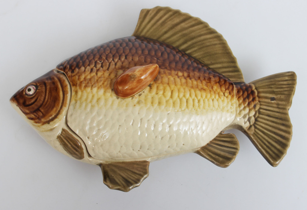 Faience serving dish with lid 