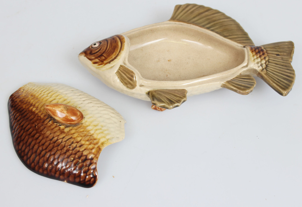 Faience serving dish with lid 