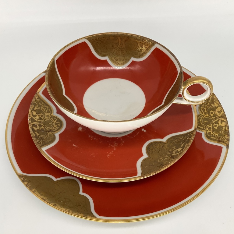 Shaubachkunst tējas pāris un kūkas šķīvis. Art Deco. Ar rokām apgleznoti un apzeltīti.