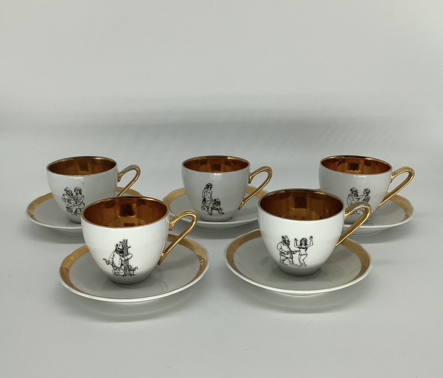 5 coffee cups from the “Sexual Adventures of the Good Soldier Schweik” service, World War I. Rarity