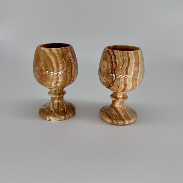 2 wine glasses and Pakistani onyx marble