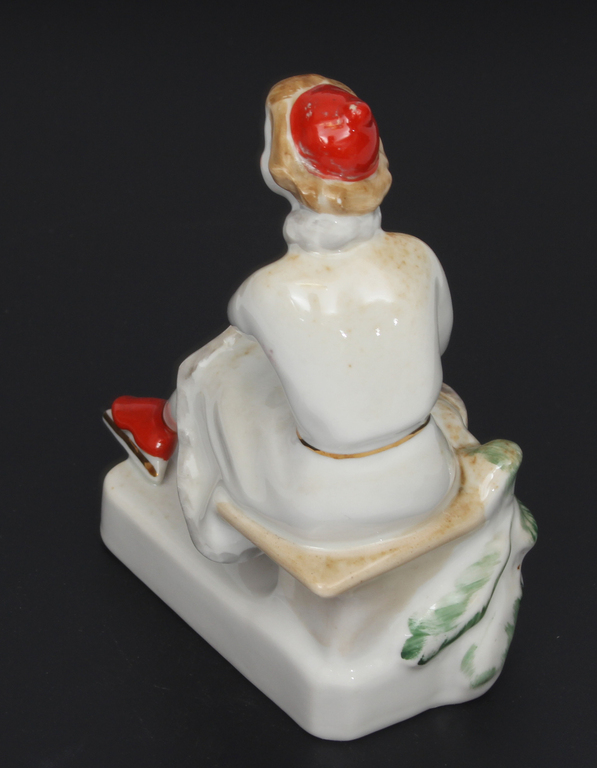 Porcelain figurine 