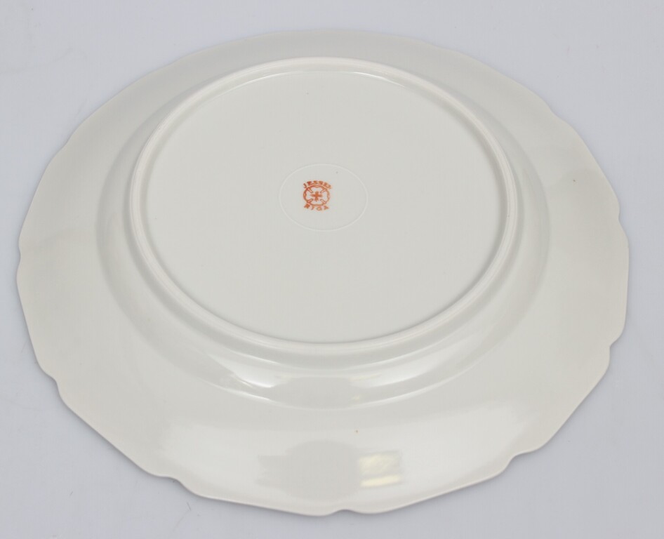 Porcelain plate set and sauce dish