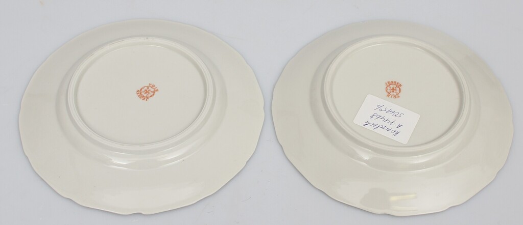 Porcelain plate set and sauce dish