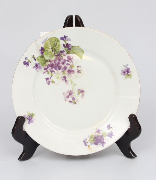 Porcelain plate Violets