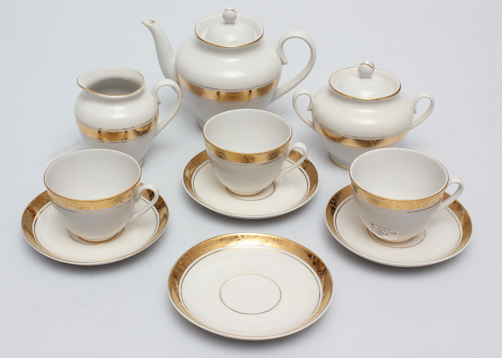 Porcelain set for 4 persons