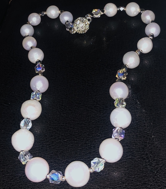 Necklace with white Edison freshwater pearls, Austrian crystals and a magnetic clasp with cubic zirconias.